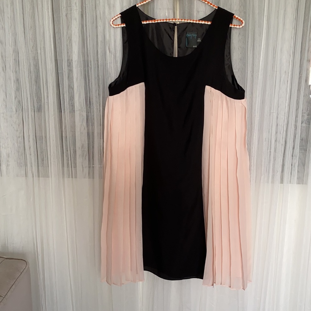 "Gabby Skye" Minimalist Cocktail Pleated Blush & Black Dress - Size 10